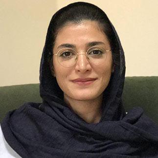 پونه مقیمی | نویسنده کتاب تکه هایی از یک کل منسجم